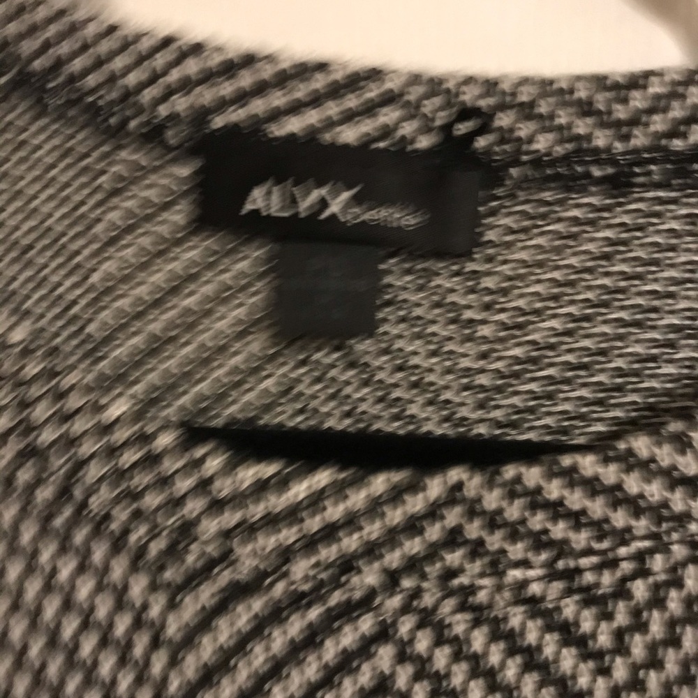 Blouse - Picture 2 of 3